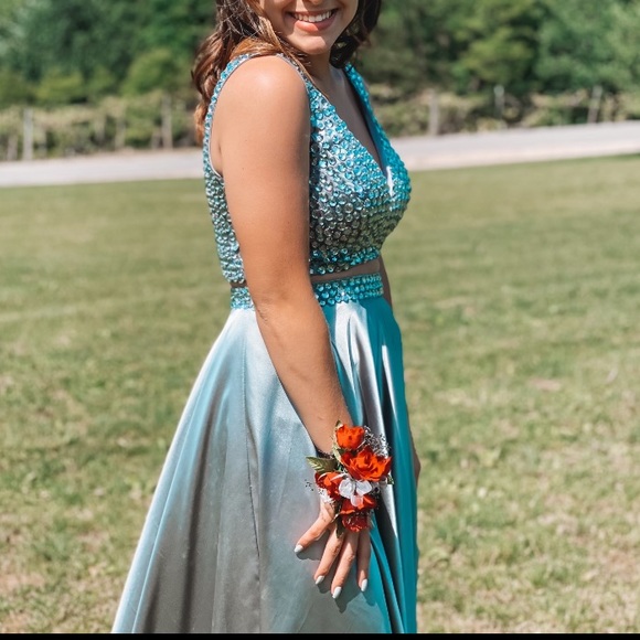 Prom Dress! - Picture 3 of 6